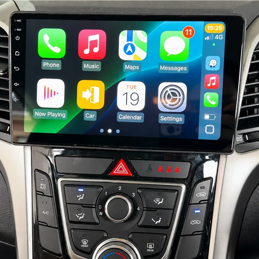 Apple CarPlay displayed on a Novo Nav screen in a Hyundai i30 2012-2017